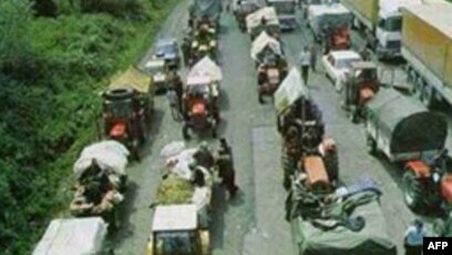 Srbi koji žive izvan Srbije u regionu nikada ne bi trebalo da zaborave kako je zvanični Beograd devedesetih godina okretao glavu od egzodusa Srba (na fotografiji) iz Hrvatske za koji je snosio ogromnu odgovornost