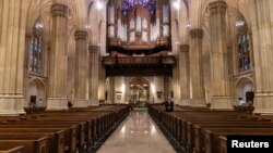 ԱՄՆ - Սուրբ Հարության պատարագին Նյու Յորքի Սուրբ Պատրիկի տաճարը դատարկ է, 12-ը ապրիլի, 2020թ.