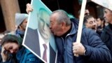 Ресей президенті Владимир Путиннің Белградтағы жақтасы. 17 қаңтарда Путин ресми сапармен Сербияға барды.&nbsp;<br />
&nbsp;