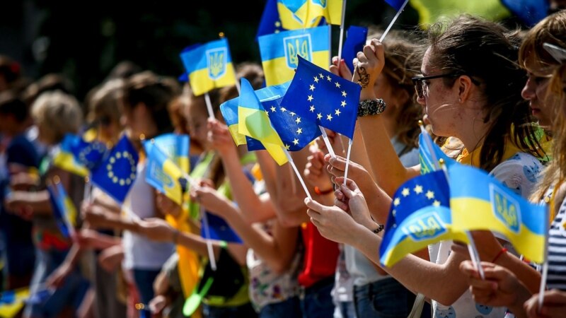 Страны ЕС в ночь на воскресенье ввели безвизовый режим для Украины