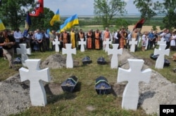 Церемонія перепоховання 23 солдатів дивізії «Галичина», які загинули під час Другої світової війни в битві під Бродами в селі Червоне недалеко від Львова, 23 липня 2017 року