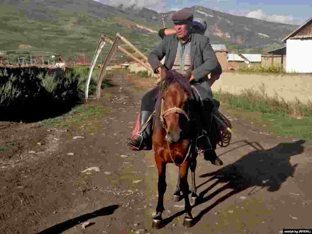 Kirgizstan - Farmer snimljen u regionu Osha,25.07.2010.