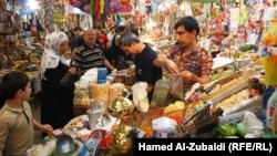 سوق لبيع المواد الغذائية في الموصل