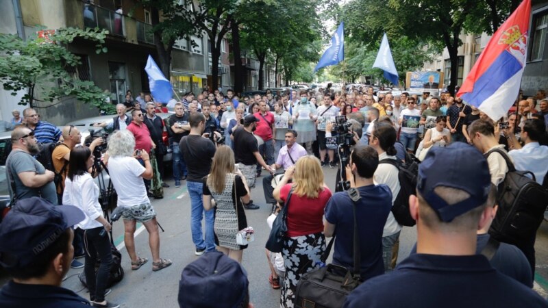 Protestë e radikalëve serbë në Beograd, kundër festivalit “Mirëdita, dobar dan!”