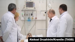Vladimir Putin la o întîlnire cu victime ale incendiului de la Kemerovo
