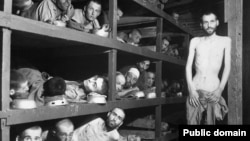 Узники концентрационного лагеря Бухенвальд.