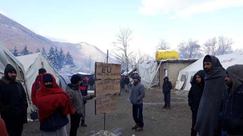 Одложено преместувањето на мигрантите од кампот Вучјак во БиХ