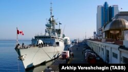 Корабель канадських ВМС у порту Одеси, 1 квітня 2019 року