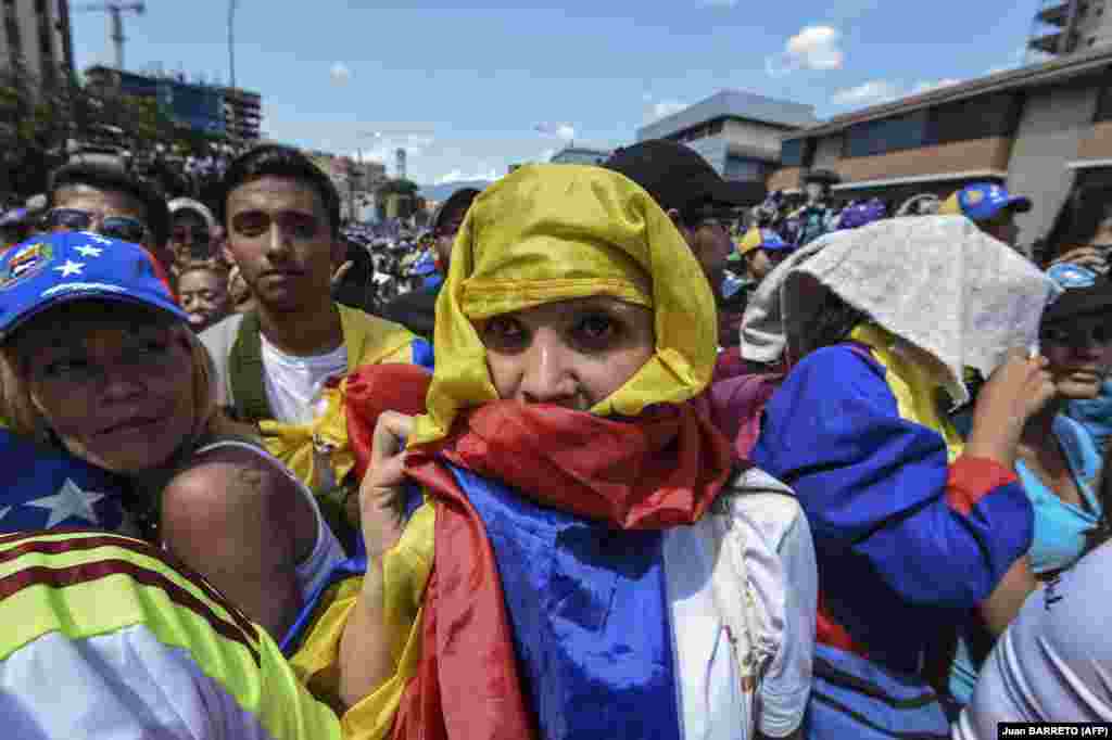 ВЕНЕЦУЕЛА - Венецуелската опозиција планира уште протести за да се запрат војниците кои ја попречуваат хуманитарната помош од САД.
