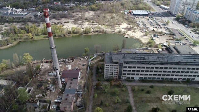 В Україні єдиним державним виробником апаратів штучної вентиляції легень – назва яких «Бриз» – тривалий час був завод «Буревісник»