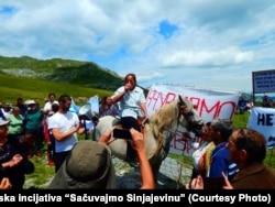 Protest građana, predstavnika nevladinih organizacija kao i ljubitelja Sinjajevine, 12. jul 2019.