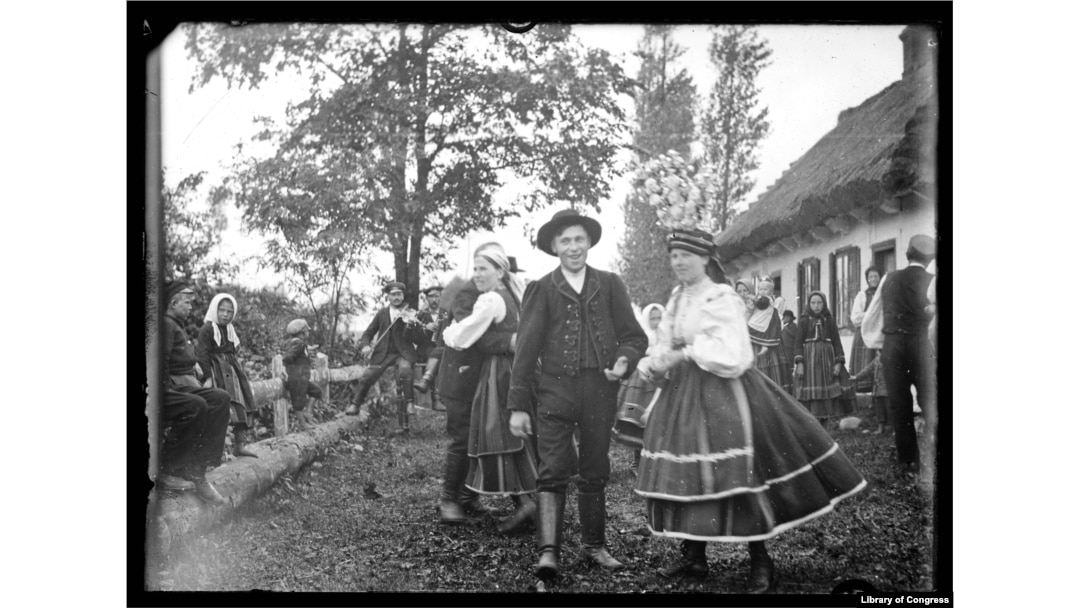 O nuntă într-un sat polonez, în 1920.