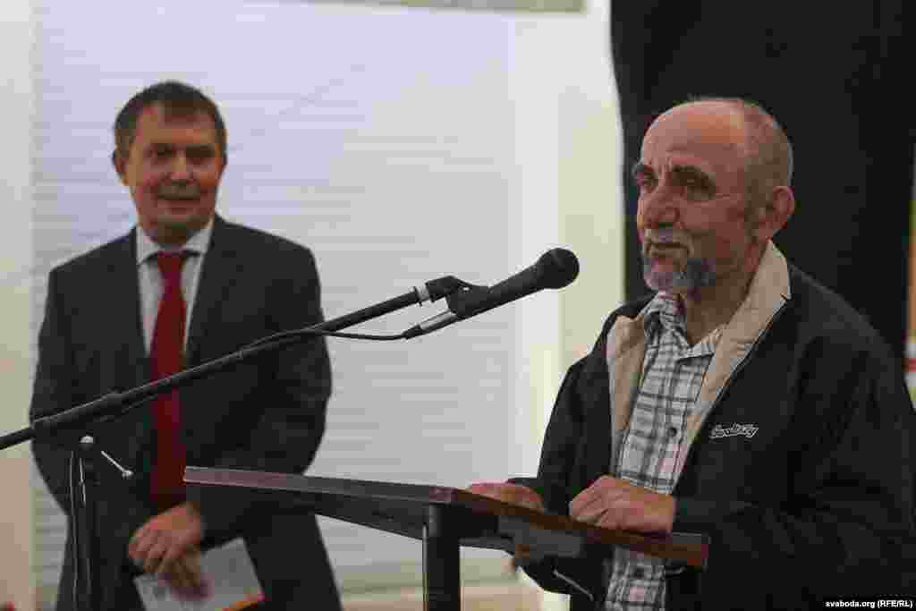 Выступае сталы слухач Свабоды Кастусь Сырэль 