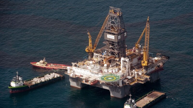 Oko 40 tona nafte izlilo se u vode Južnog Pacifika