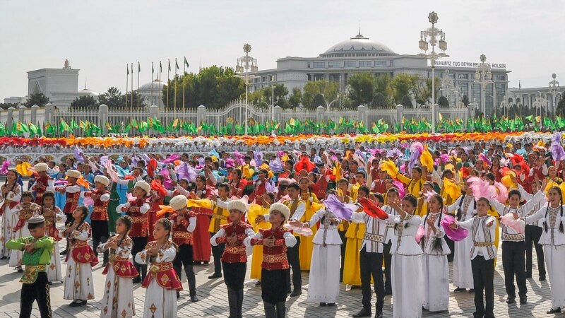 Türkmenistanlylar hakyky Garaşsyzlyk gününi ýatlaýarlar
