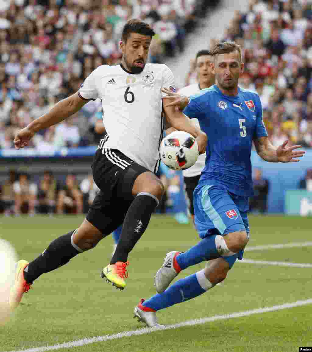 Football Soccer - Germany v Slovakia - EURO 2016 - Round of 16 - Stade Pierre-Mauroy, Lille, Franc