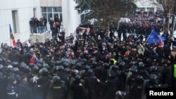 21-nji ýanwarda müňlerçe adam proteste çykdy. 