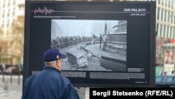 Виставка «У тіні нормалізації, 69–89», присвячена 30-й річниці Оксамитової революції, в центрі Праги