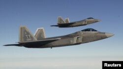 F-22 Raptor qırıcıları (foto arxivdəndir)