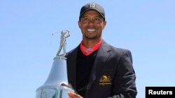 Tiger Woods după victoria sa în turneul PGA din 2013