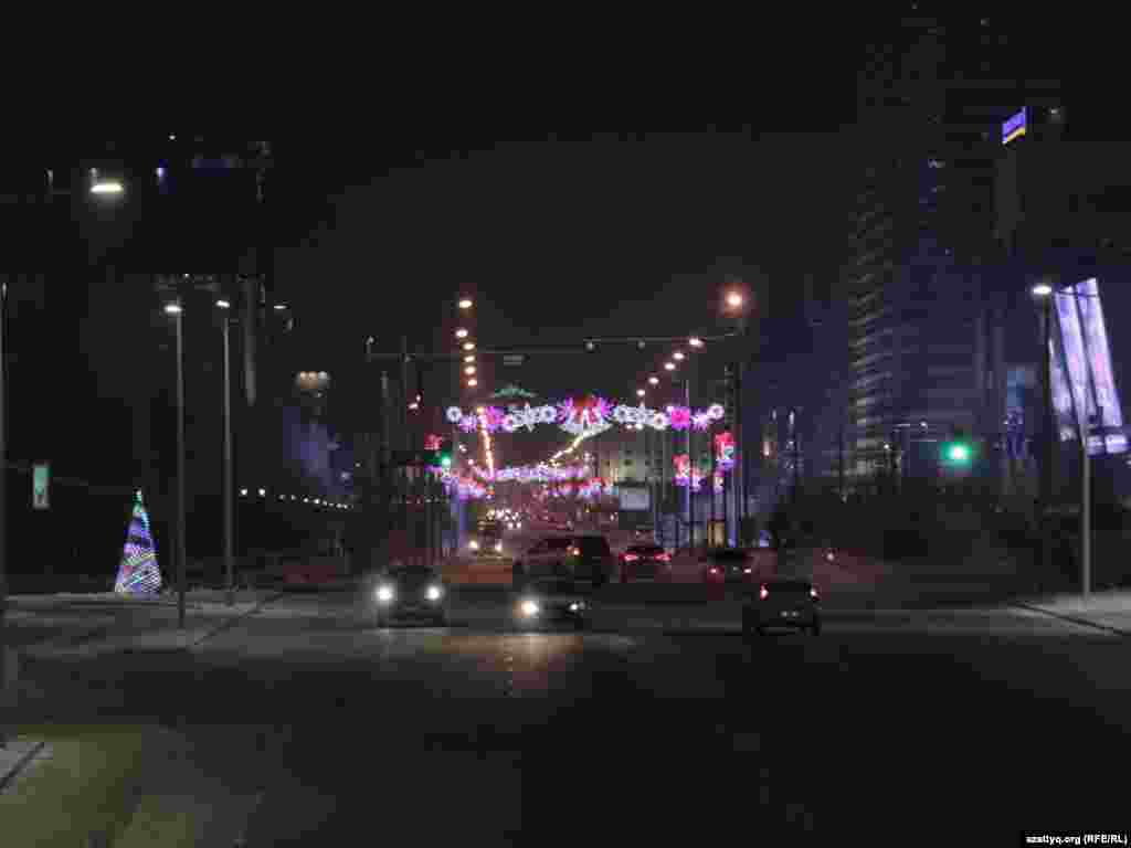 Ночная Астана. Новый год в этот раз встречают без Ледяного городка. &nbsp;