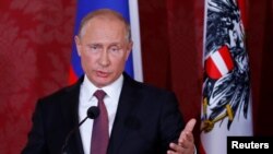 Рускиот претседател Владимир Путин за време на неговата посета на Австрија.