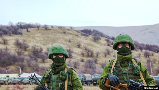 Российские солдаты в Перевальном, 2014 год