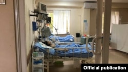 Armenia -- A COVID-19 patient at the intensive care unit of Surp Grigor Lusavorich hospital, Yerevan, May 10, 2020. (A photo by the Armenian Mnistry of Health)