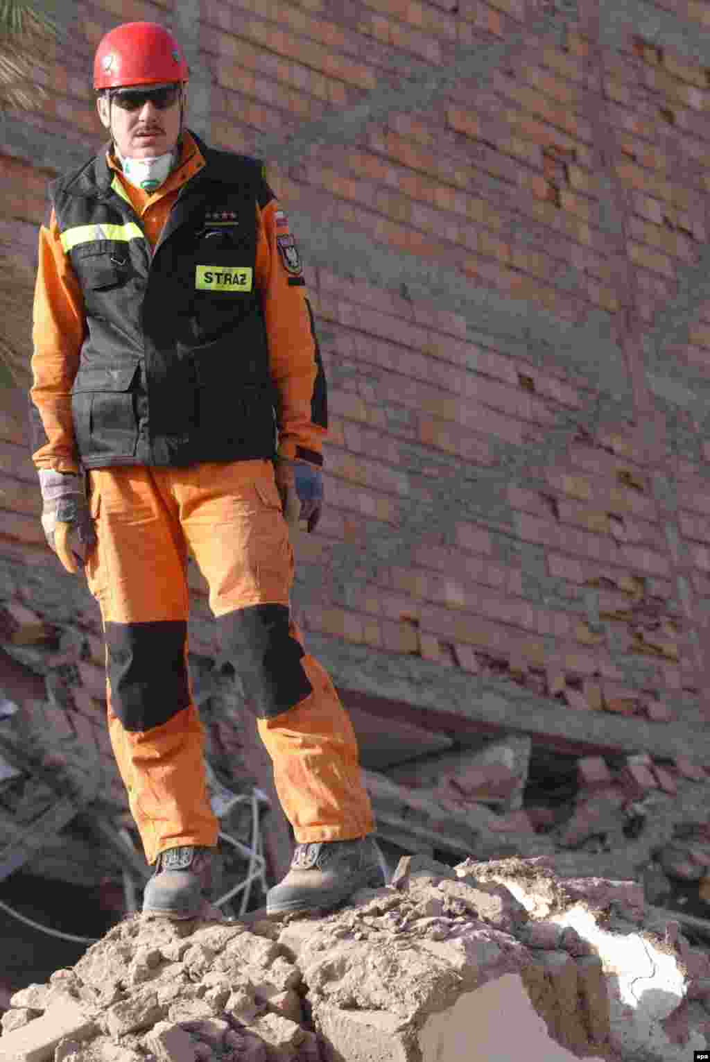 A Polish rescue worker takes a break during the search for victims (epa) - An estimated 30,000 people were injured in the earthquake and many thousands were left homeless. The BBC reported that about "70 percent of the modern city of Bam" was destroyed.