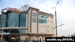Торговый центр Samarqand Darvoza в центре Ташкента.