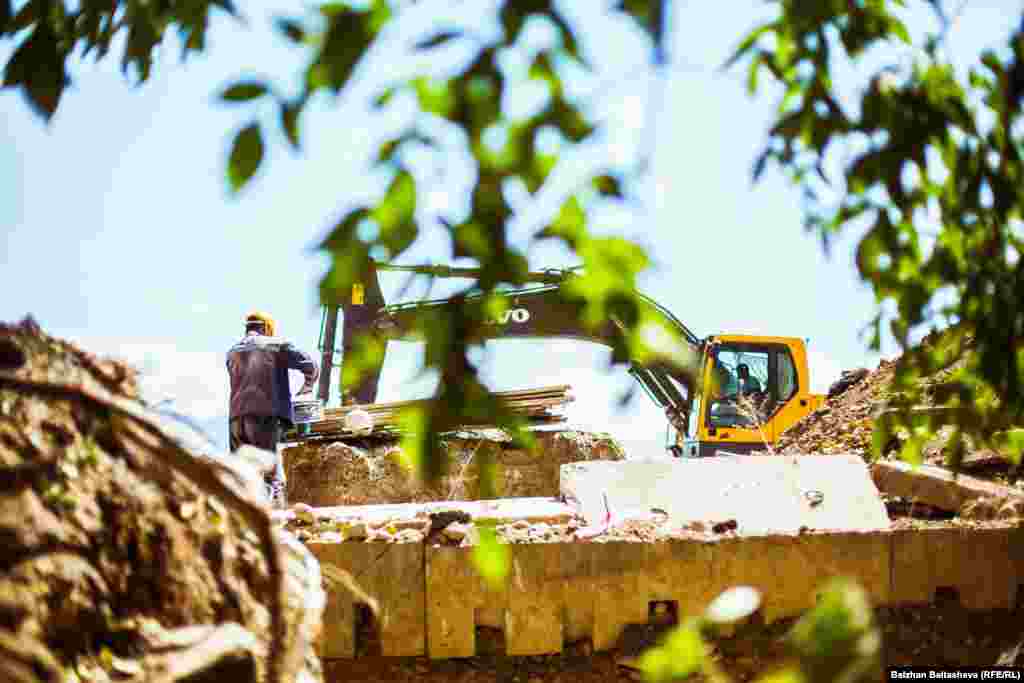 The current state of the construction of the new ice stadium in Almaty&#39;s Medeu District for 3,000 spectators.