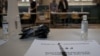 Избирательный участок в здании мэрии Парижа: избирательные документы, авторучка, санитайзер, 28 июня 2020