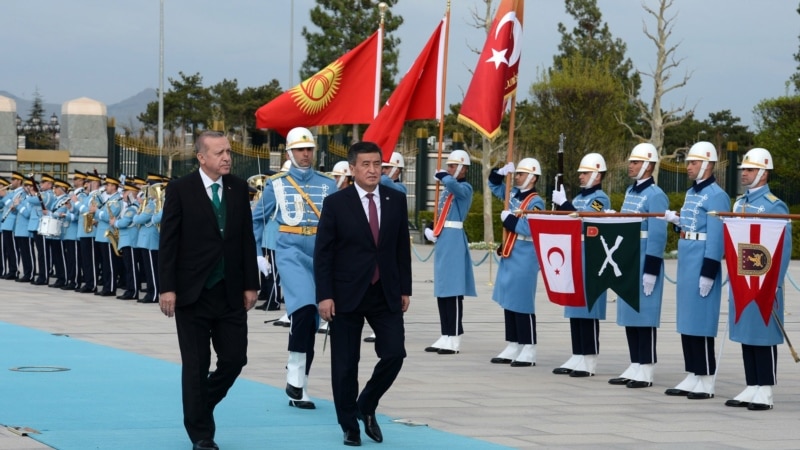 Президент Жээнбеков Түркиядагы кыргыз диаспорасынын өкүлдөрүнө жолукту