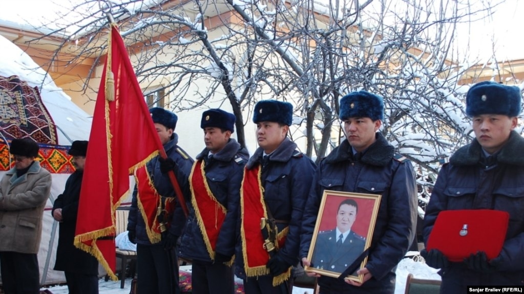 Полковник Шоноевди акыркы сапарга узатуу. 2013-жыл