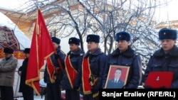 На похоронах полковника Шоноева, 13 января 2013