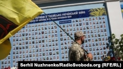 В ході проведення спершу АТО, згодом – ООС проти російських гібридних сил на Донбасі з 2014 року загинули 2 665 військових Збройних сил України, поранено 10 152