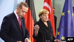 R.T.Erdoğan və Angela Merkel