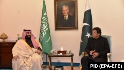 Сауд Арабиясынын ханзаадасы, тактынын мураскери Мухаммед бин Салман менен Пакистандын премьер-министри Имран Хан. 17-февраль, 2019-жыл. 
