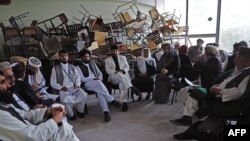 Lideri afganistanskih zajednica drugog dana "mirovne džirge" u Kabulu, 3. jun 2010.