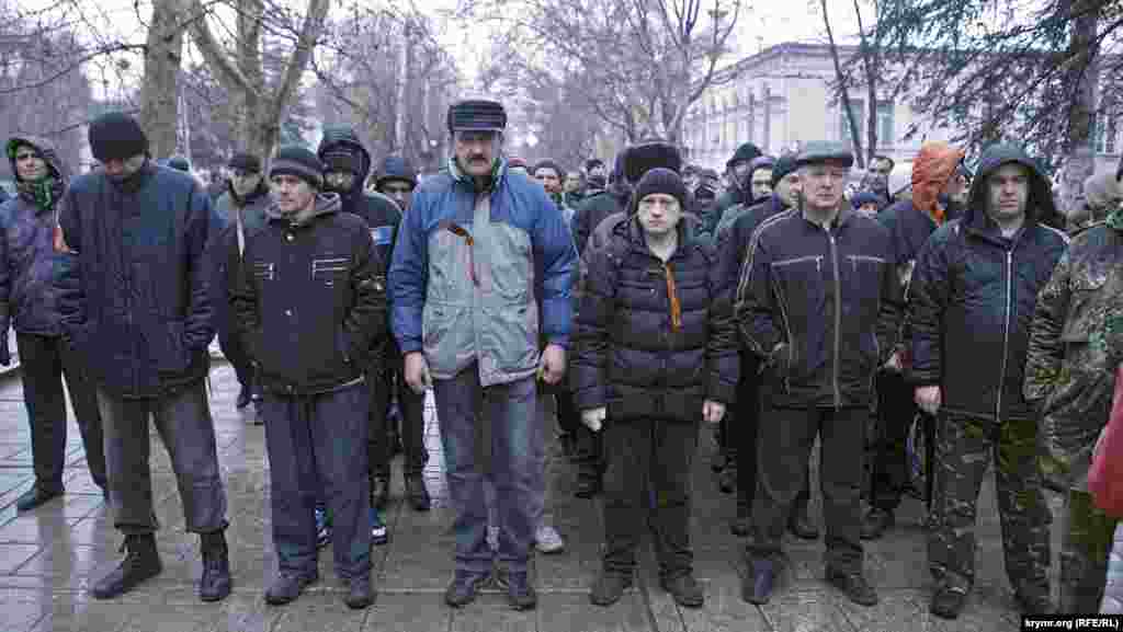 Які емоції на цих обличчях – вирішуйте самі. Але абсолютно впевнено можна стверджувати, що ніхто із цих людей живого «бандерівця» не бачив