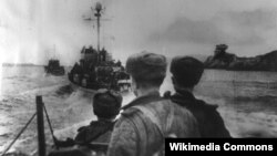 Советские десантники направляются к Киркенесу