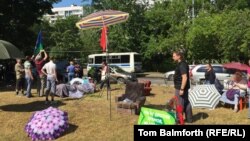 Local residents have been camping out in Moscow's Torfyanka Park to protest against the building of an Orthodox Church there. They say the project was implemented without any public consultation, thereby making it an illegal development. 