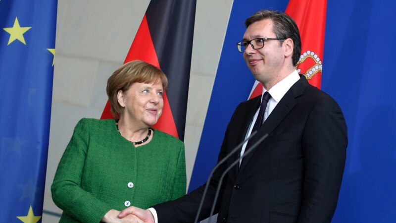 Merkel i Vučić razgovarali u Parizu