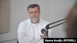 Novinar Veran Matić u studiju Radija Slobodna Evropa, avgust 2018.