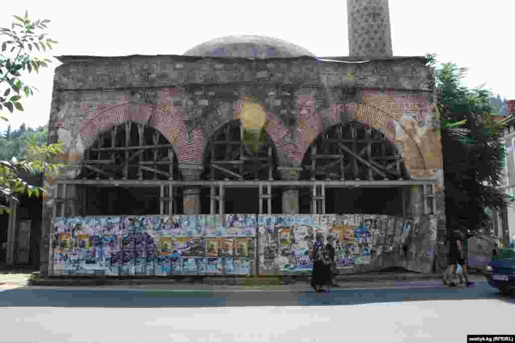 Старинная мечеть в местности Хисаря