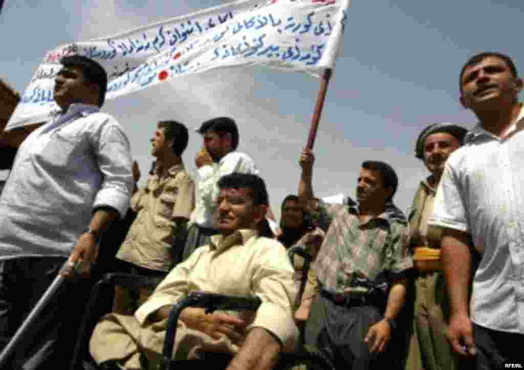 Irak - Protesti - U regionu Kurdistana demonstriralo je na stotine invalida ispred zgrade Parlamenta. Tražili su ostvarenja svojih prava. 