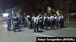 Бишкек в ночь с 8 на 9 августа.