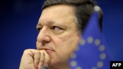 European Commission President Jose Manuel Barroso was scrambling to ensure Kyiv would meet a looming payment deadline to Russia.