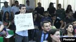 Armenia - Students meet with Aram Simonian, the Yerevan State University rector, to demand his resignation, 29 May 2018.