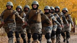 Ооган аялдарынын чек араны кайтаруучу полиция бөлүгү. Герат, 1-декабрь, 2014-жыл.